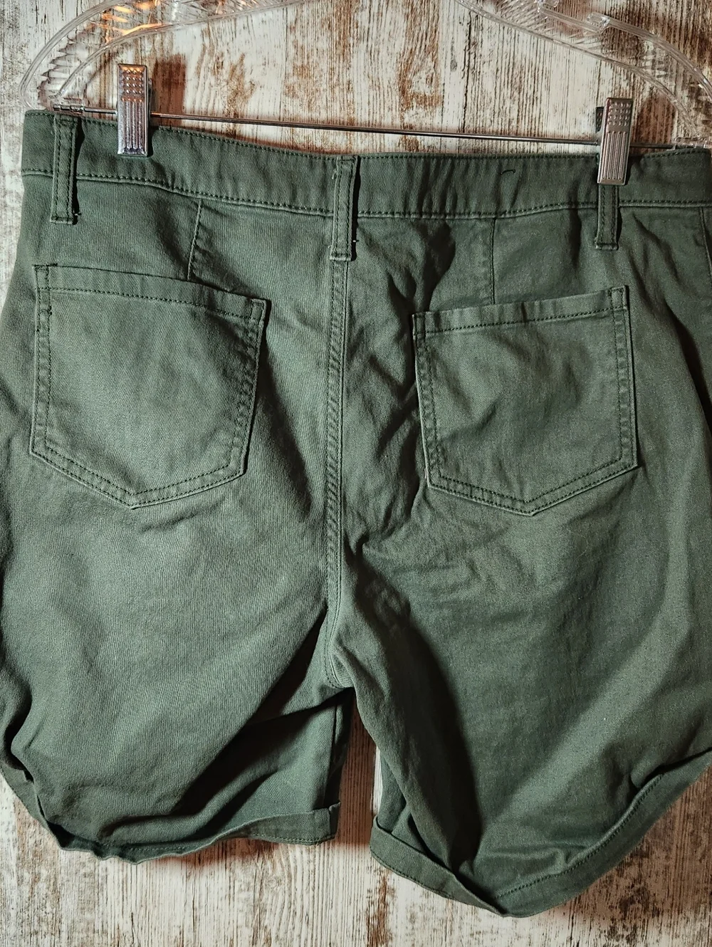 Jones New York Olive Green Utility Cargo Shorts Sz 10 Like New